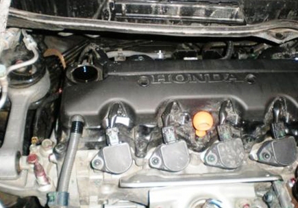 Снятие и замене свечей зажигания Honda Civic VIII