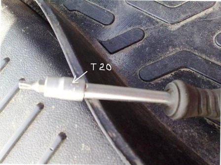Отвертка для снятия наружной ручки Ford Focus 2