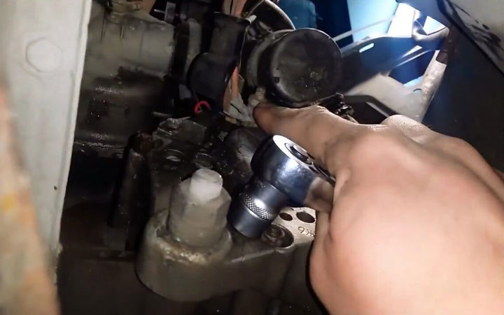 Замена щеток генератора со снятием узла - ремонт ВАЗ 2107 своими руками