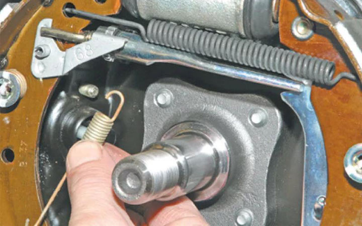 Замена задних тормозных колодок Renault Logan своими руками инструкция