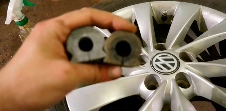 Как выполнить замену втулок стабилизатора на Volkswagen Polo sedan своими руками