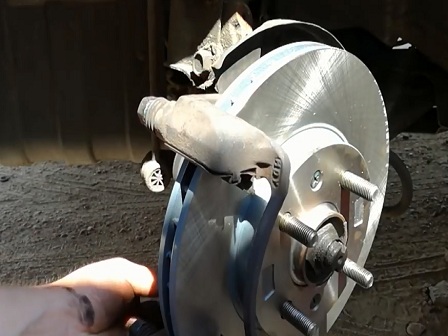 Замена передних и задних тормозных дисков на Kia Rio