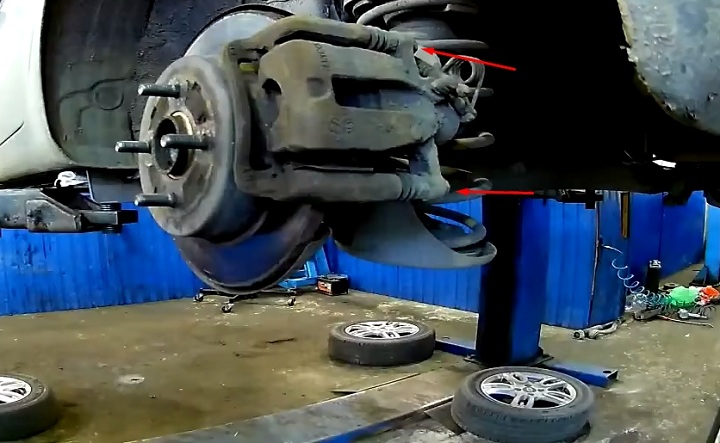 Пошаговая инструкция по замене задних тормозных дисков Kia Rio