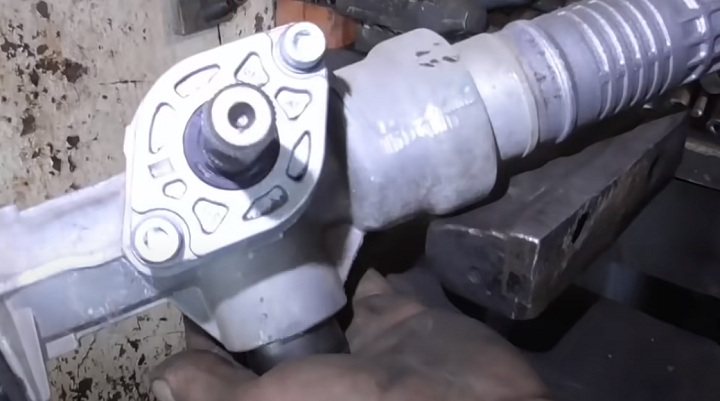 Фото и видео по ремонту рулевой рейки Лада Гранта