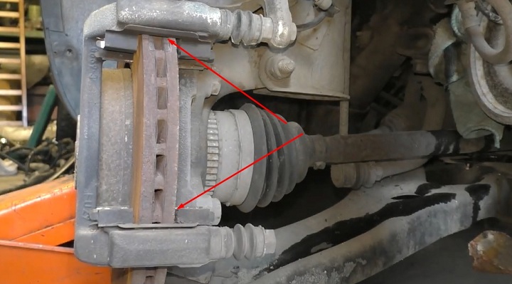 Пошаговая инструкция по замене передних тормозных колодок на Lada Vesta