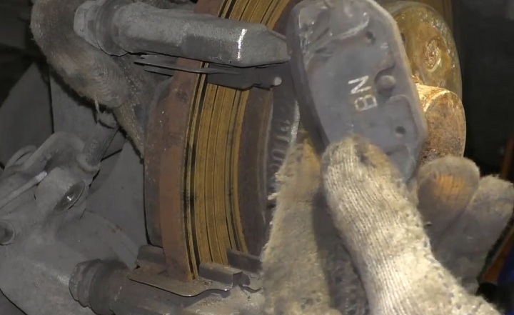 Видео и фото по замене задних колодок Лада Веста