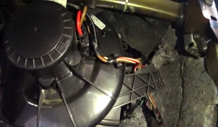Фото и видео по замене вентилятора печки Volkswagen Polo sedan