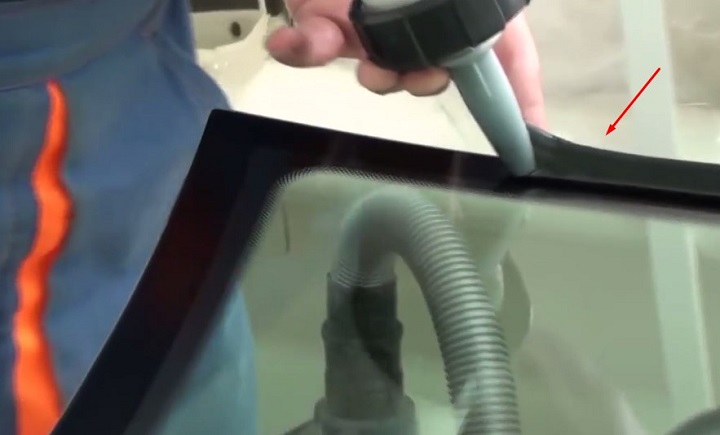 Как заменить лобовое стекло на Фольксваген Поло седан своими руками
